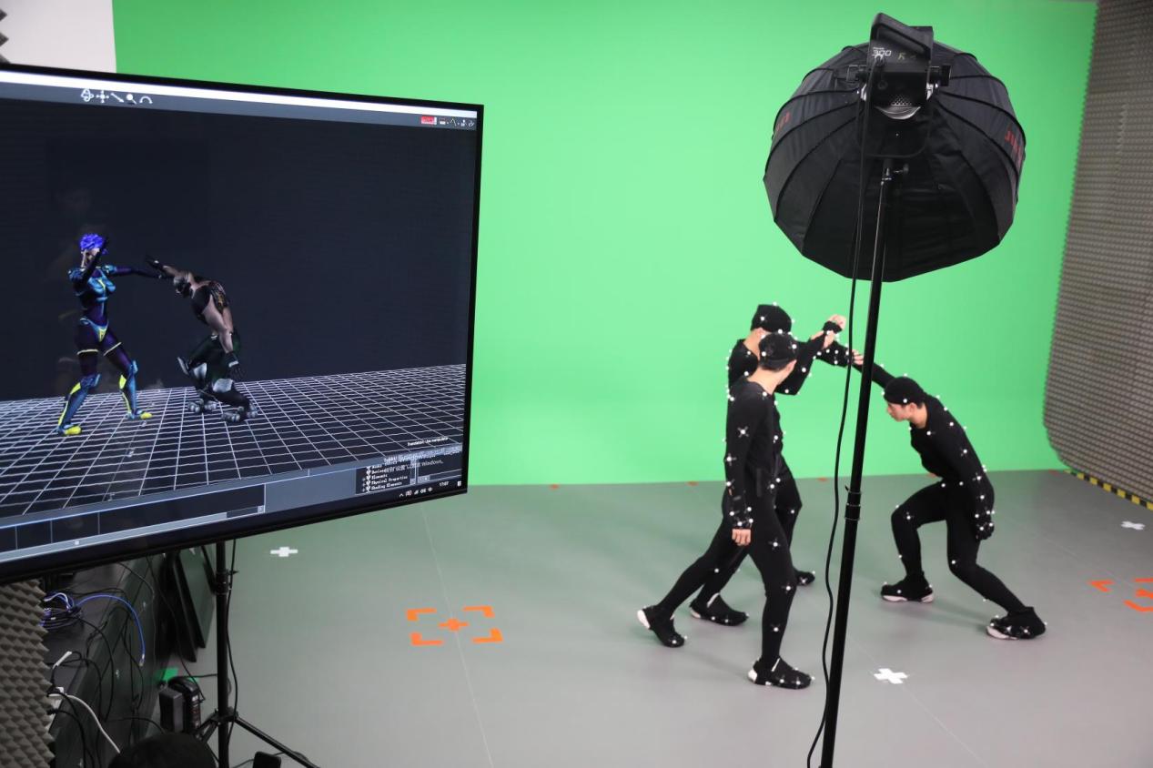 离300亿只差一步！中国李宁2025靠什么稳住基本盘？(图1)