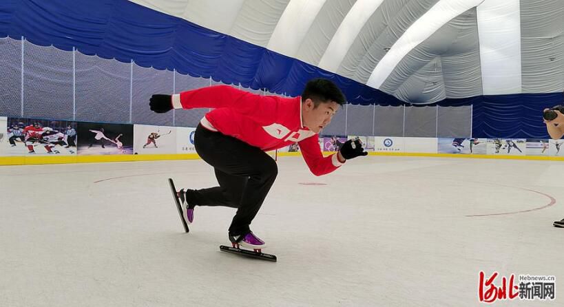 宇树宣布H1机器人跑出10米秒逼近博尔特百米速度;该机器人将参加人形半马(图1)